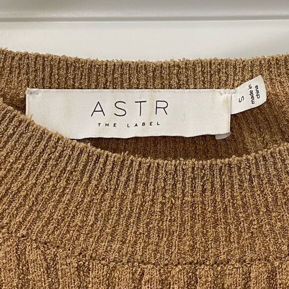 ASTR Prescott Sweater crisscross cropped Sweater in tan. Size Small - Picture 6 of 7